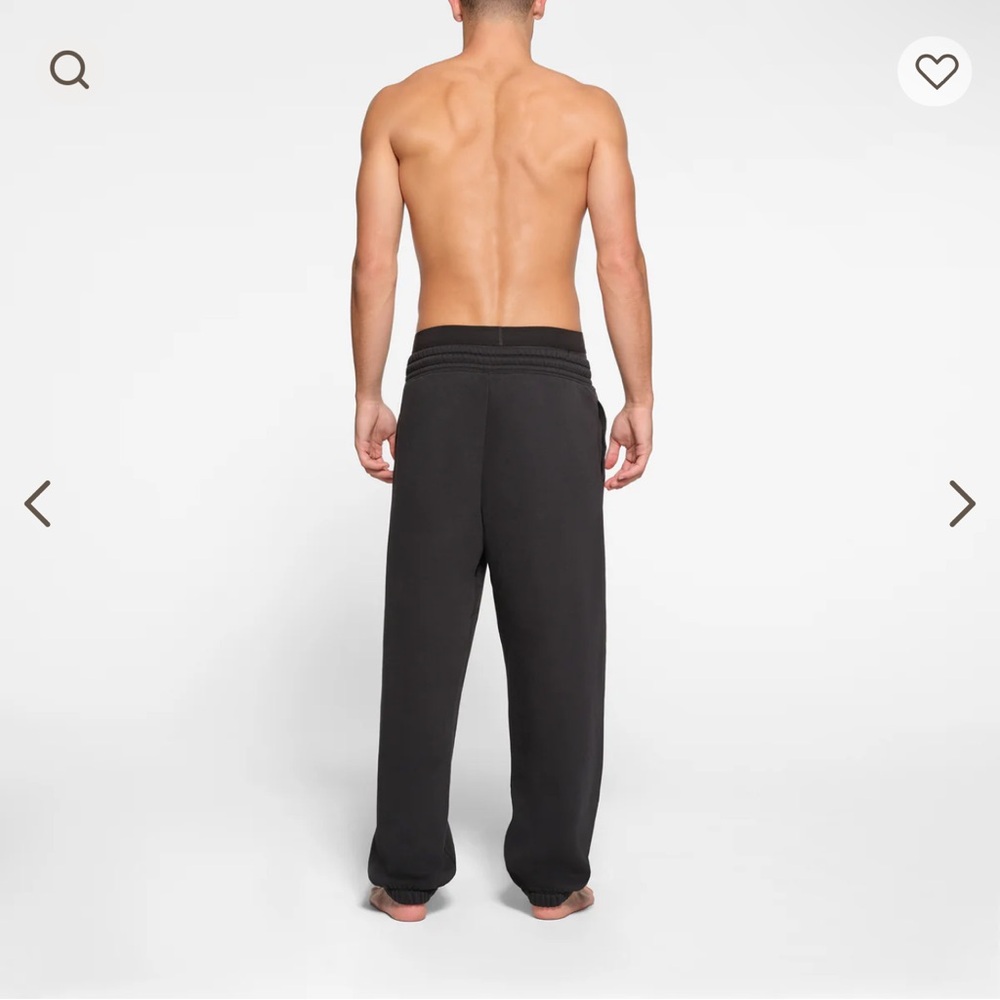 Skims fleece lounge men’s oversized jogger. Size small. Black